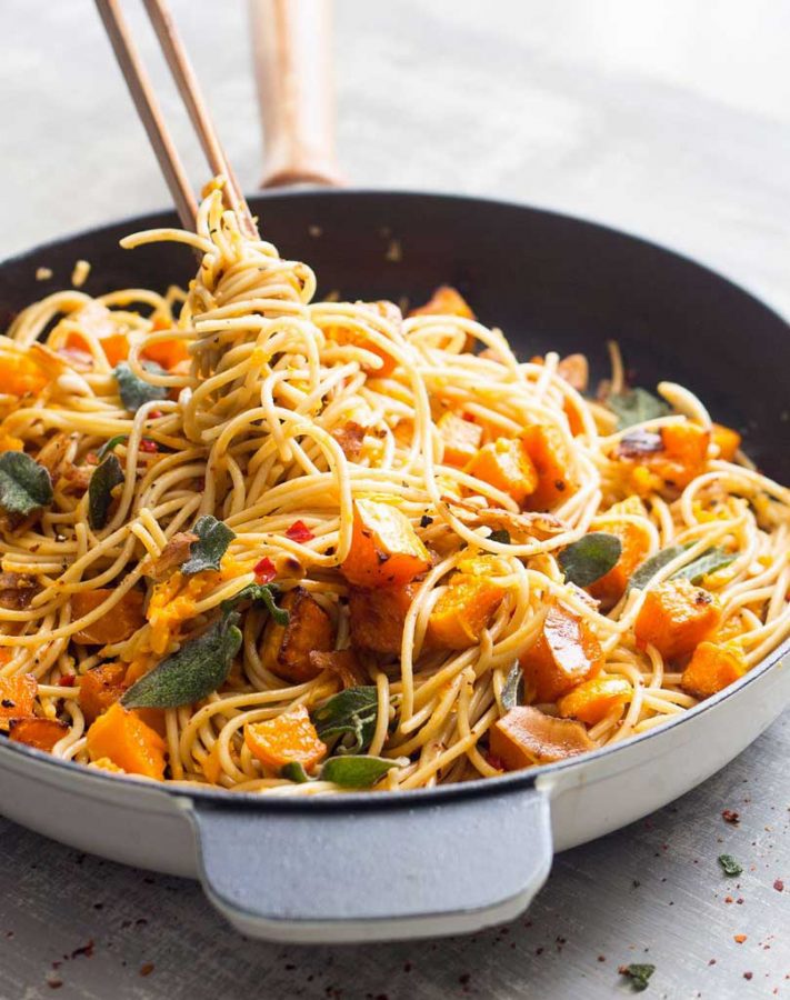 Spaghetti con zucca e salsiccia